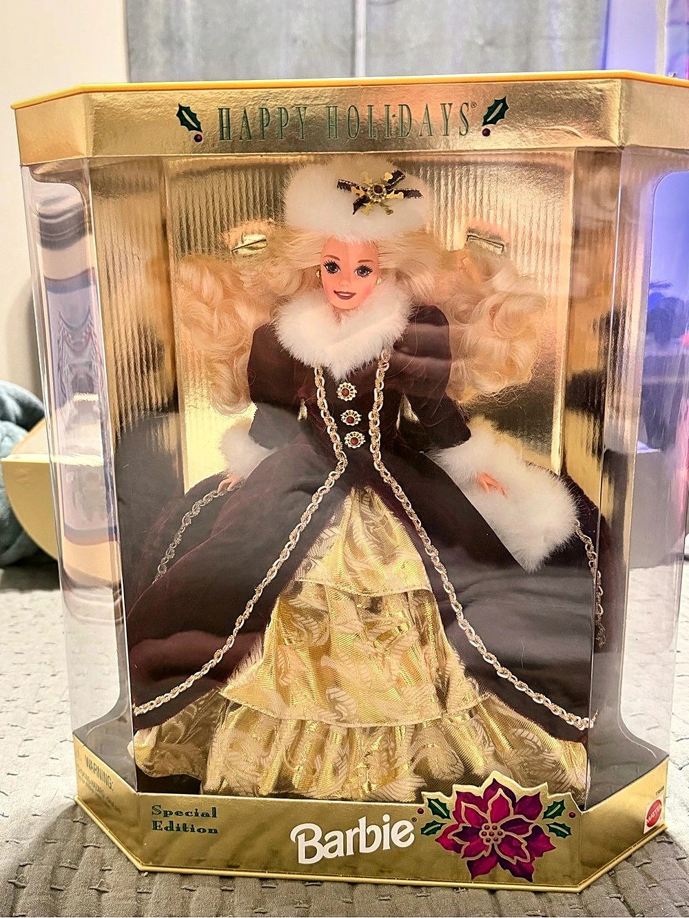 Barbie Happy Holidays Barbie Special Edition Special Edition Doll in Gold &